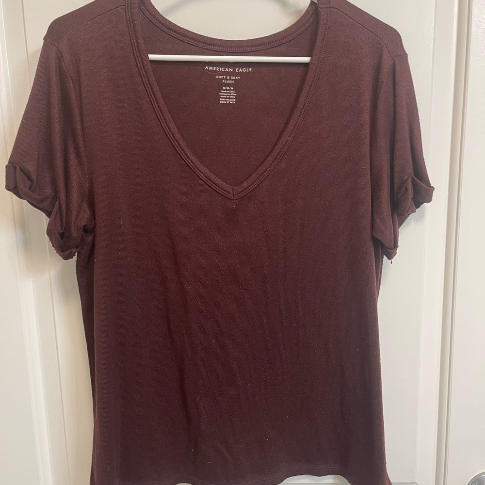 American Eagle Outfitters Short Sleeve V-Neck Tee - Burgundy